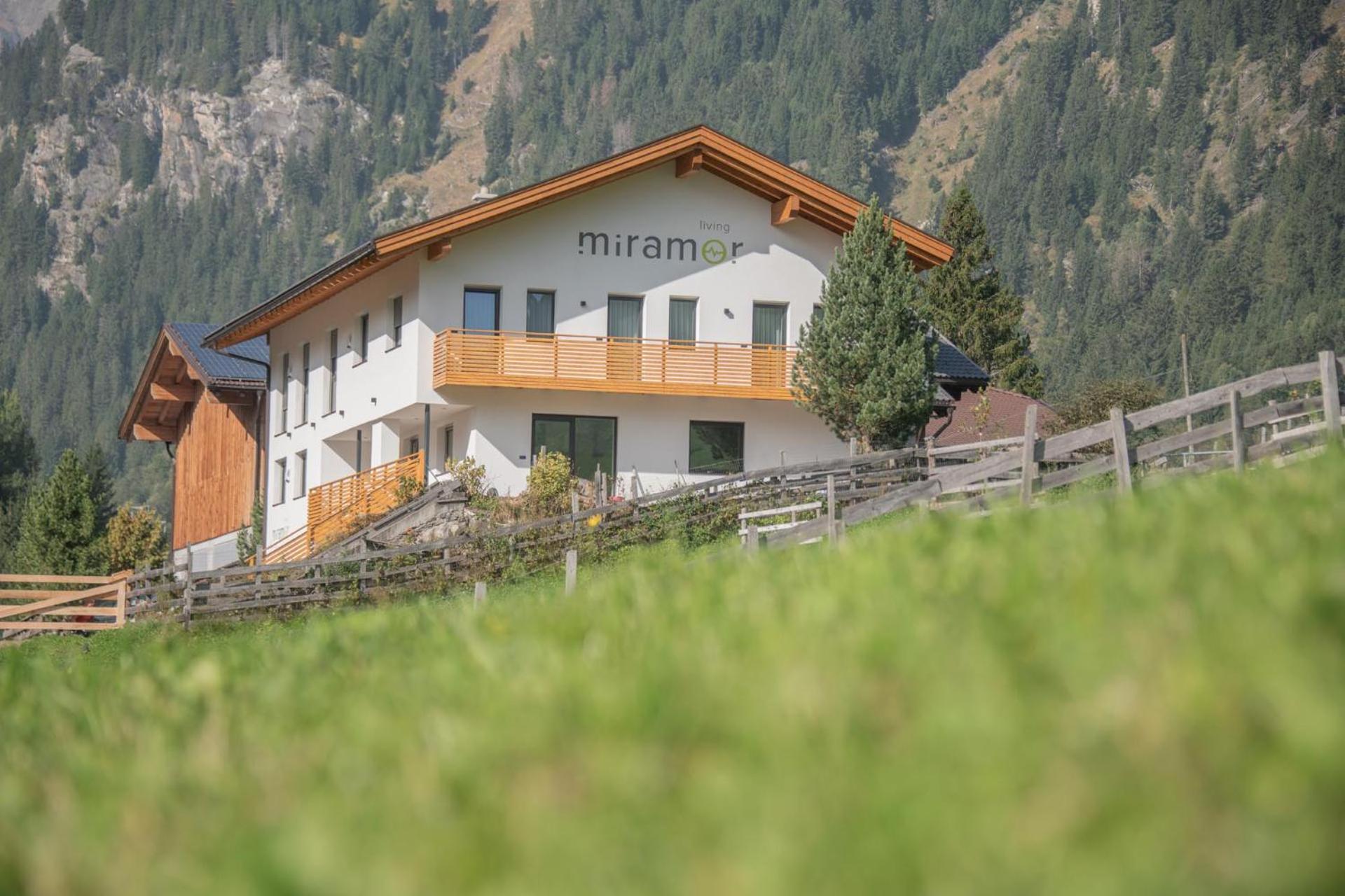 Living Miramor Racines Exterior photo